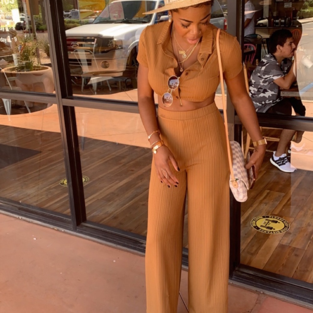 Two piece set - Picture 2 of 4
